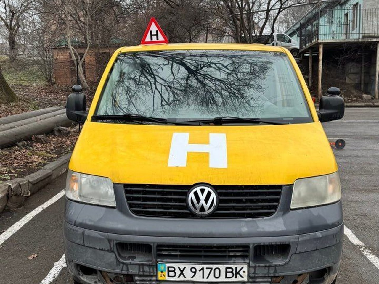 Жовтий навчальний мікроавтобус автошколи ДТСААФ